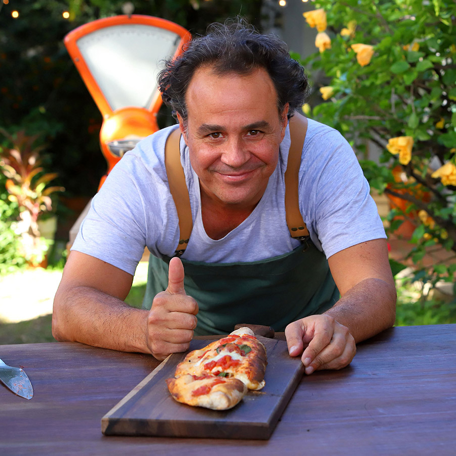 Read more about the article Live Zoom Argentine-Style Pan Pizza “Al Molde” Class with Chef Roberto Petersen from Buenos Aires (with Spanish Simulcast)